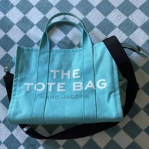 Marc Jacobs The Tote Bag Medium in limited edition color pool